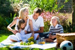 Cele Mai Bune Destinații de Camping în Aer Liber pentru Familii și Prieteni