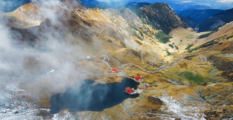 Cele mai frumoase locuri de vizitat în Munții Retezat: Lacuri glaciare și peisaje spectaculoase Cele mai frumoase locuri de vizitat în Munții Retezat