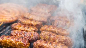 Mici la grătar – Rețeta secretă pentru cele mai fragede și aromate mititei