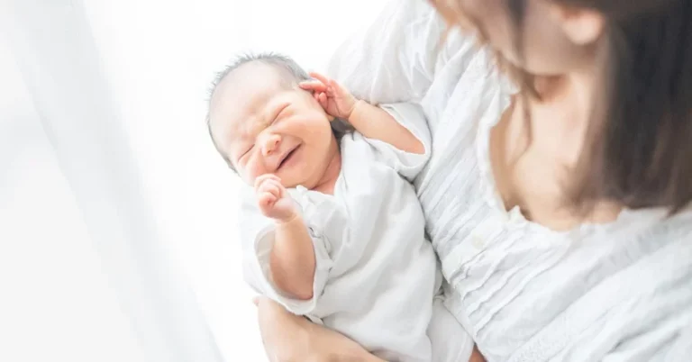 Checklistul Complet al Îngrijirii Nou-Născuților: De la Alimentație la Somn Checklist Îngrijire Nou Născuți