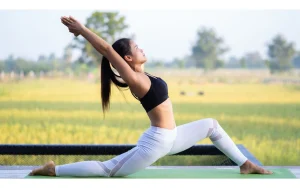 Ghid complet pentru yoga și meditație în parc sau pe malul apei