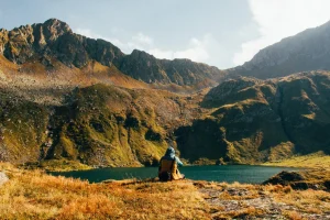 Planifică o drumeție reușită în Munții României – Cele mai populare trasee turistice