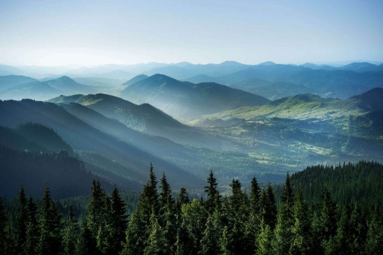 Trasee montane cu peisaje uimitoare în Apuseni Trasee montane cu peisaje uimitoare în Apuseni