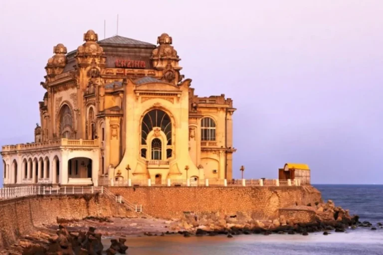 Vacanță de Vară în România: Cele Mai Căutate Stațiuni și Experiențe Locale Vacanță de Vară în România – Stațiuni și Experiențe